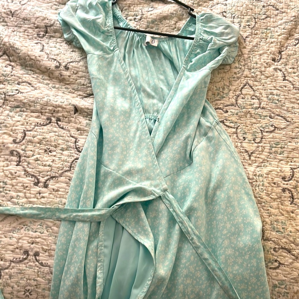 xs hollister dress, blue floral, light use